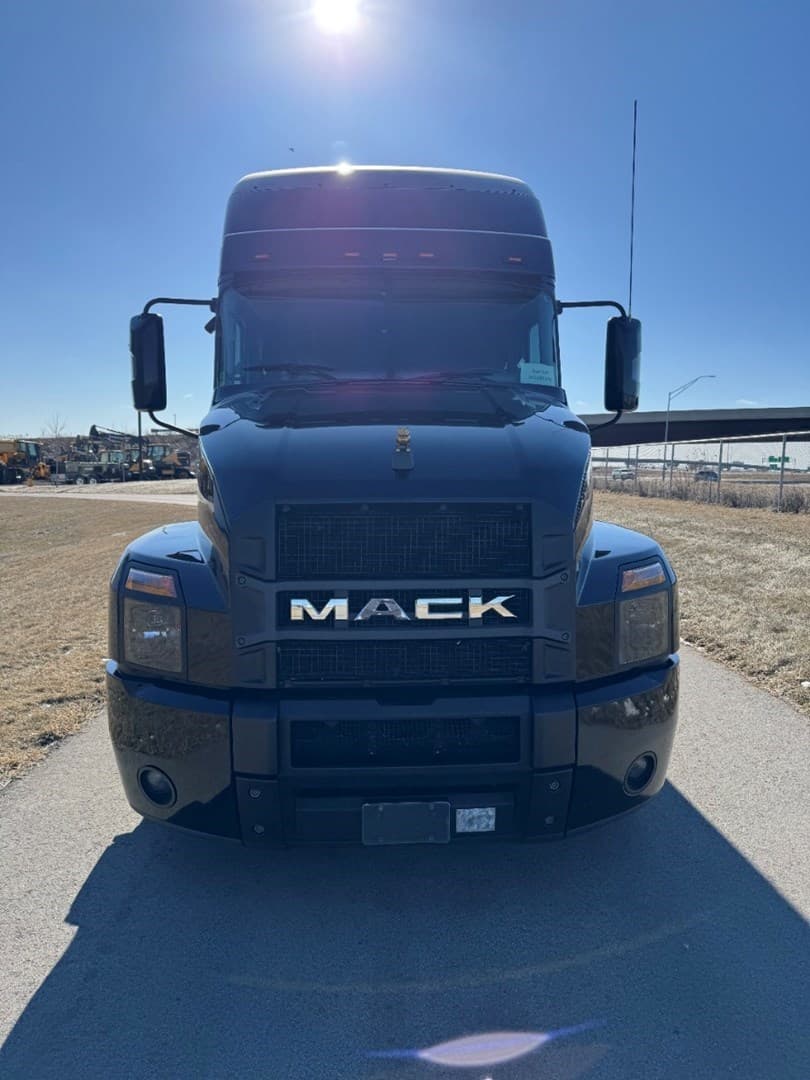 2020 Mack Anthem in Ankeny, IA — photo 2